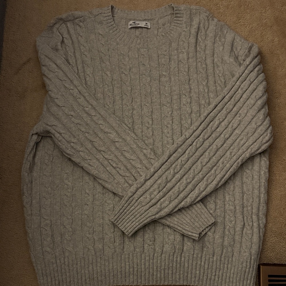 Hollister Women's Gray Cable Knit Crewneck Sweater
